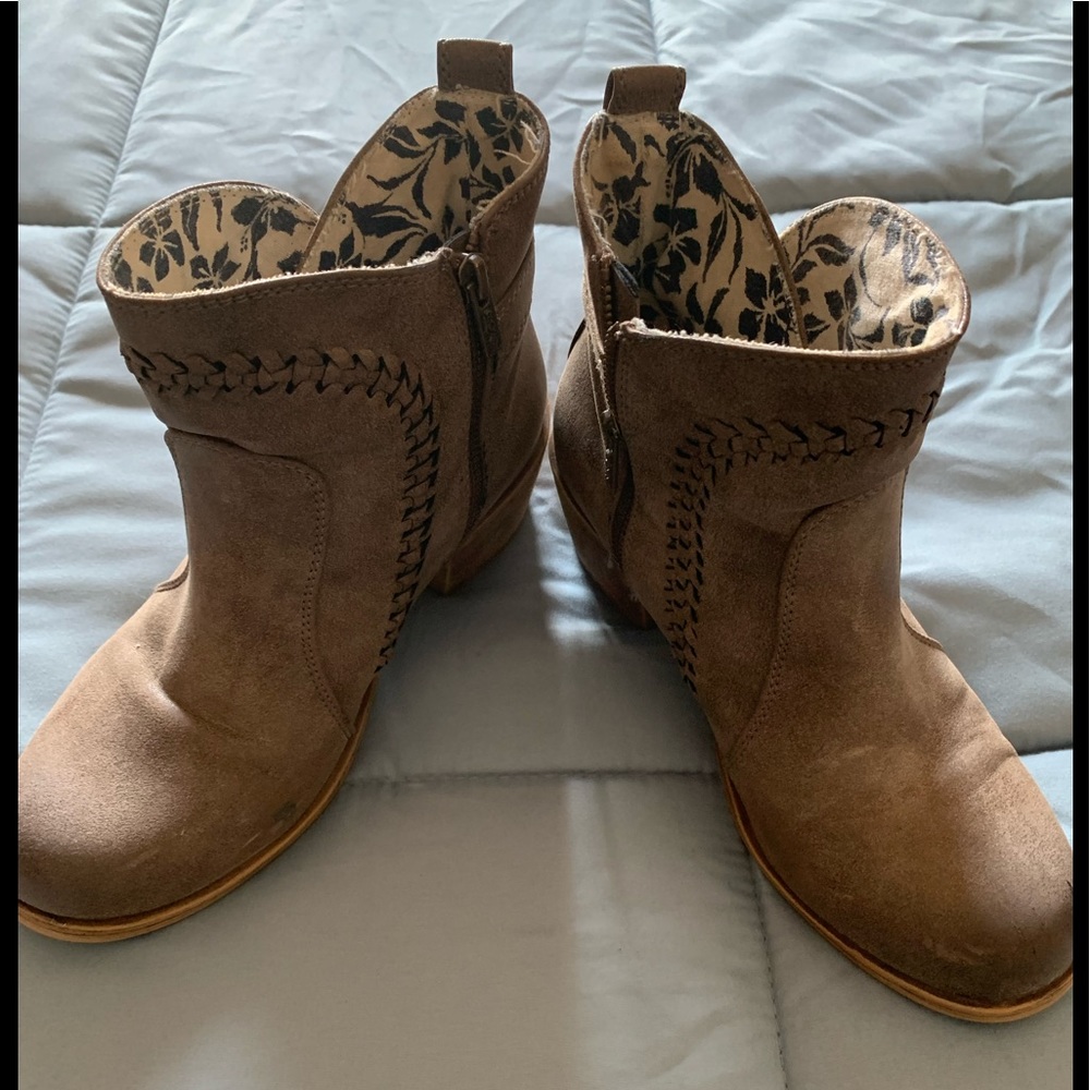 Roxy boot size 8
